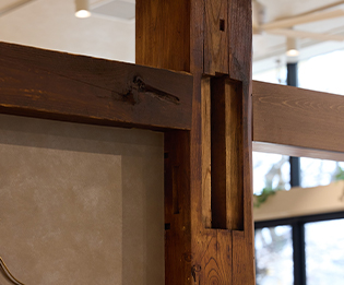 古民家の古木を再利用